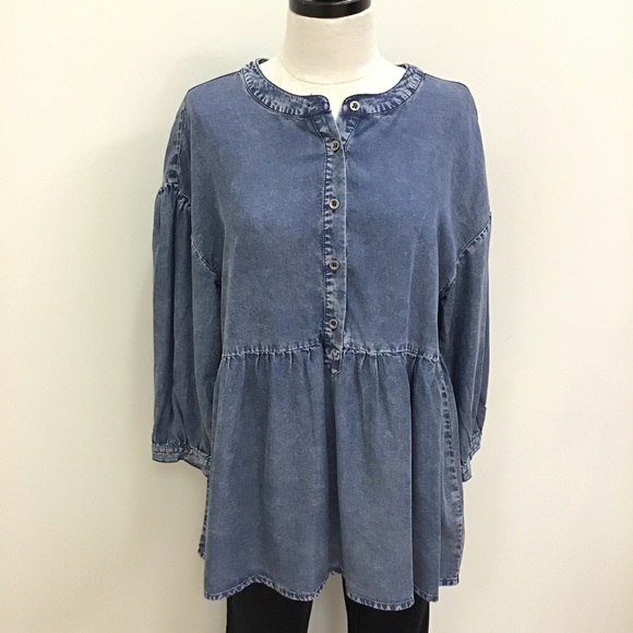 Doe & Rae Tops - NWT Doe & Rae Medium Denim Wash Top S/L